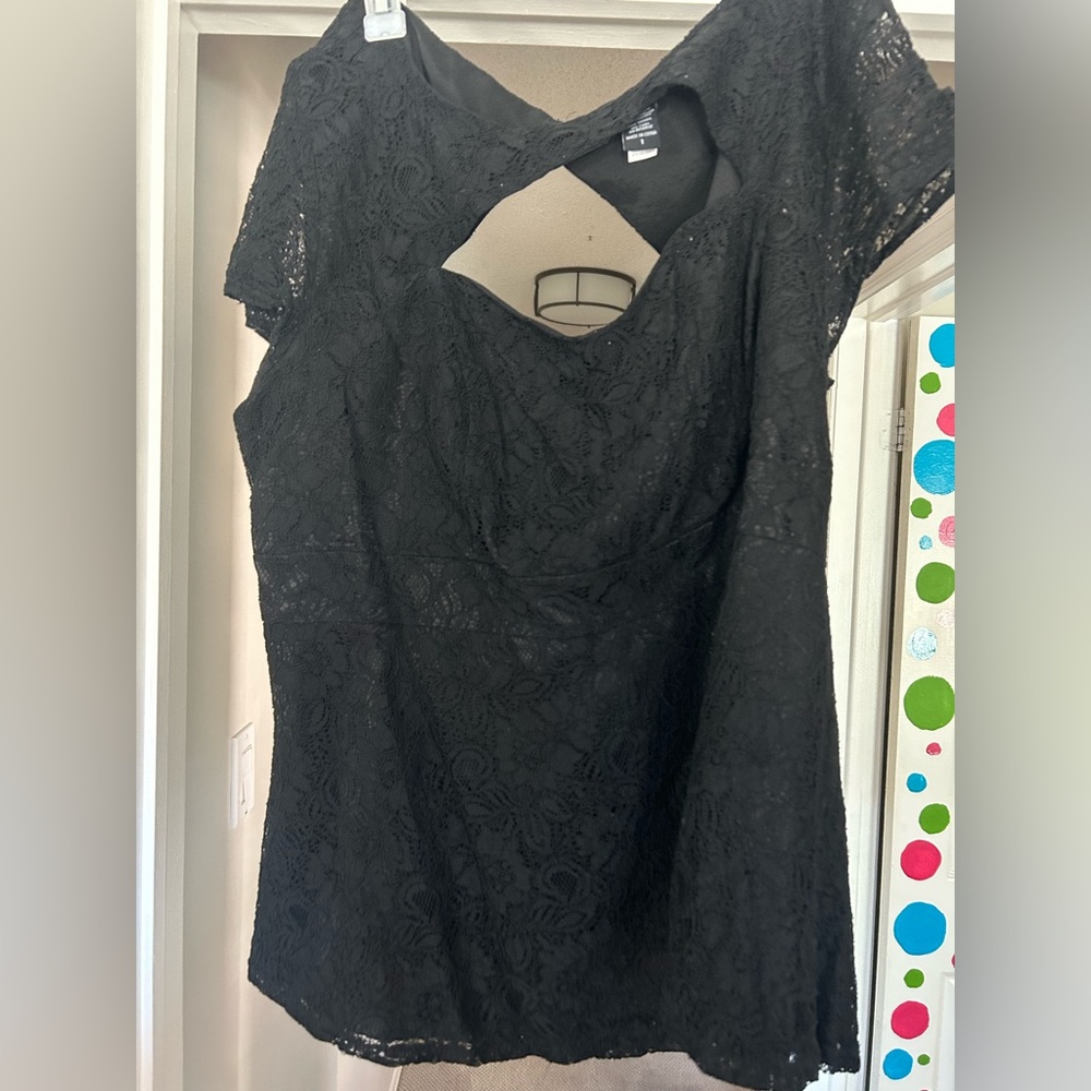 Lacy black top